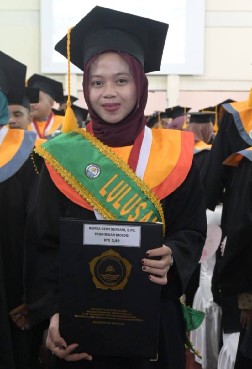 Dari Desa Batu Raja ke Puncak Prestasi: Anak Petani Halmahera Timur Jadi Wisudawan Terbaik Unkhair