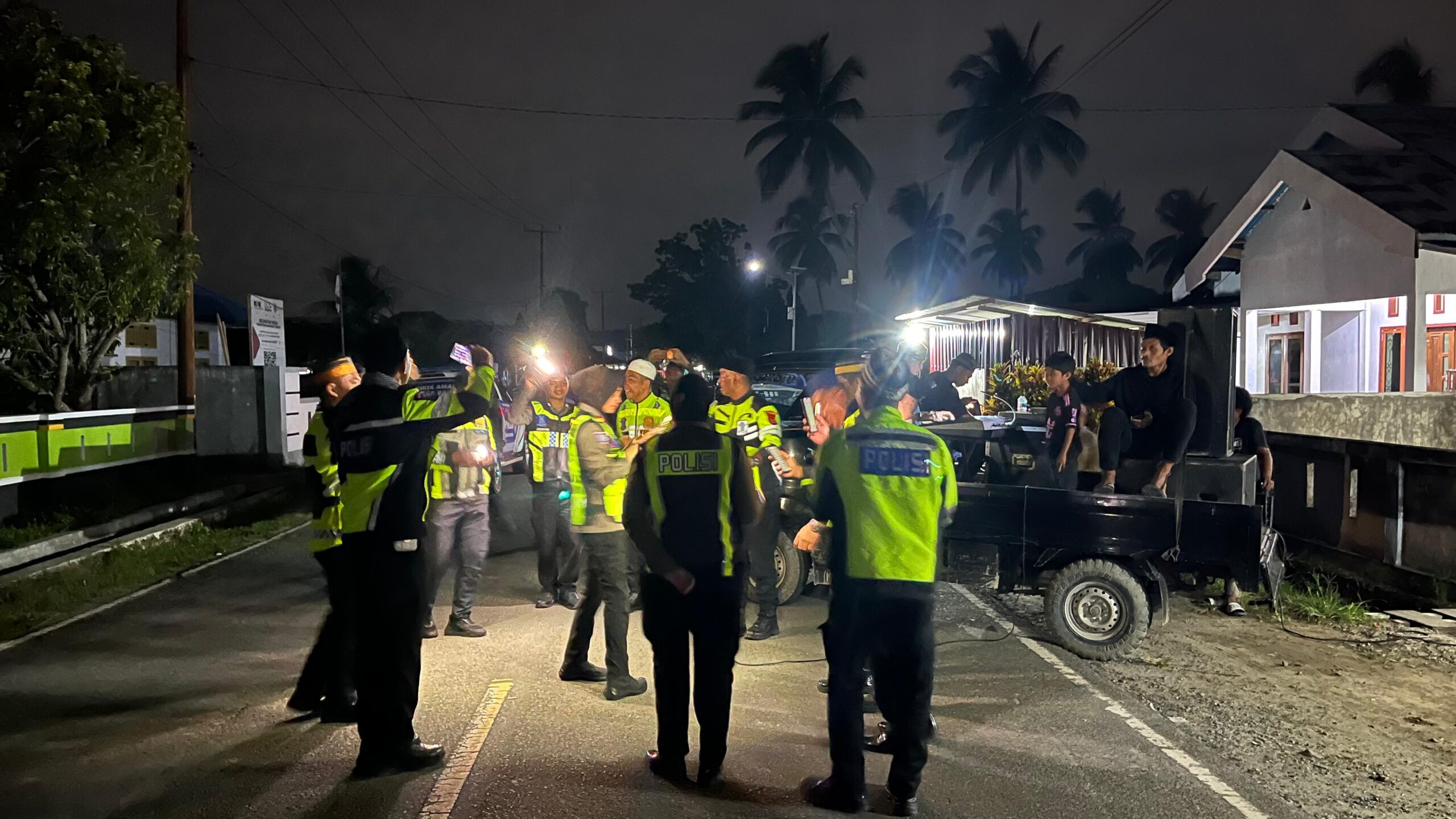 Cara Humanis Satlantas Polres Halteng Jaga Keamanan Lewat Gendang Sahur Keliling