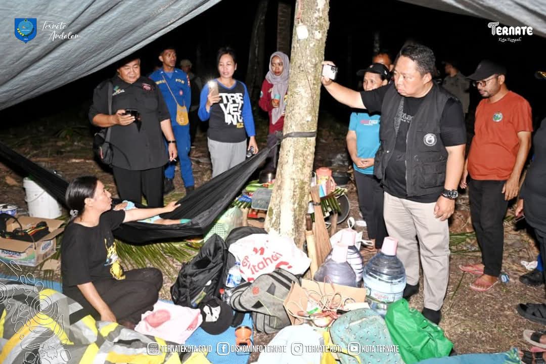 Sekda Ternate Rizal Marsoly Pimpin Penyaluran Bantuan ke Batang Dua Pasca Gempa 7,6 M