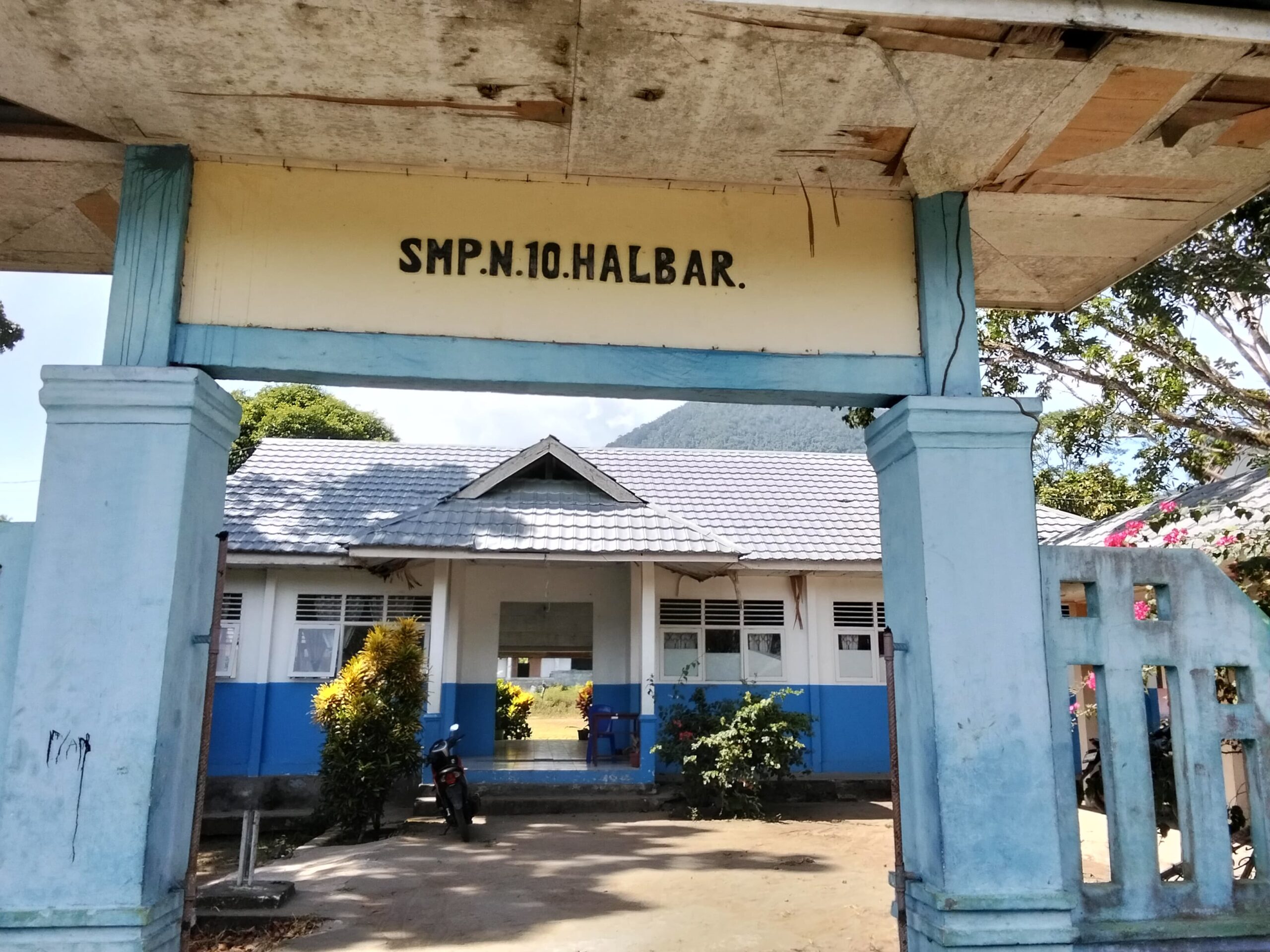 Mangkir Tugas, Orang Tua Siswa Desak Diknas Evaluasi Kepsek SMPN 10 Halbar